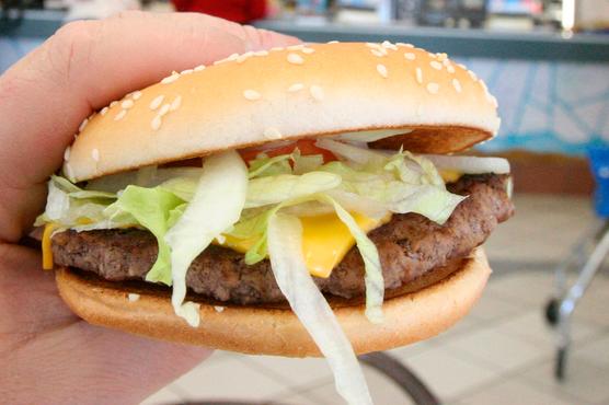 Des spécialistes de la nutrition dénoncent les méthodes des industriels de la malbouffe