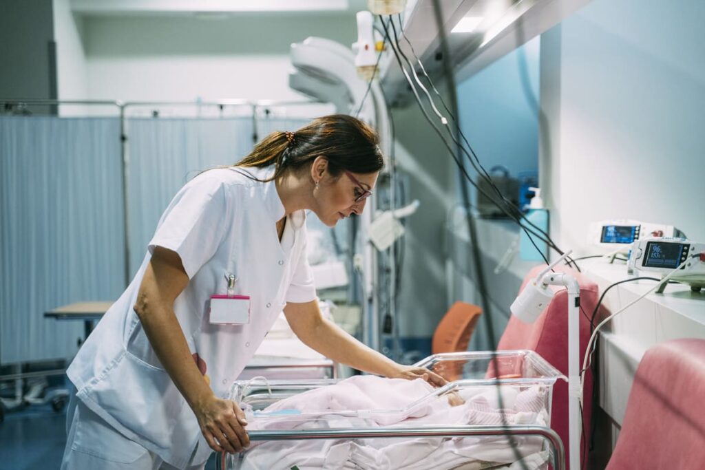 Réforme de la formation des Infirmières Puéricultrices : l'admission bascule vers l'étude de dossier et l'entretien